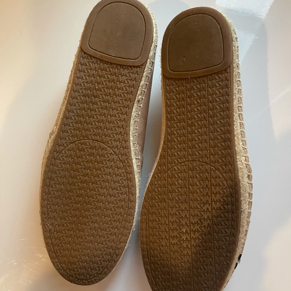 Michael Kors leather Tan/Black leather shoe - Picture 3 of 3